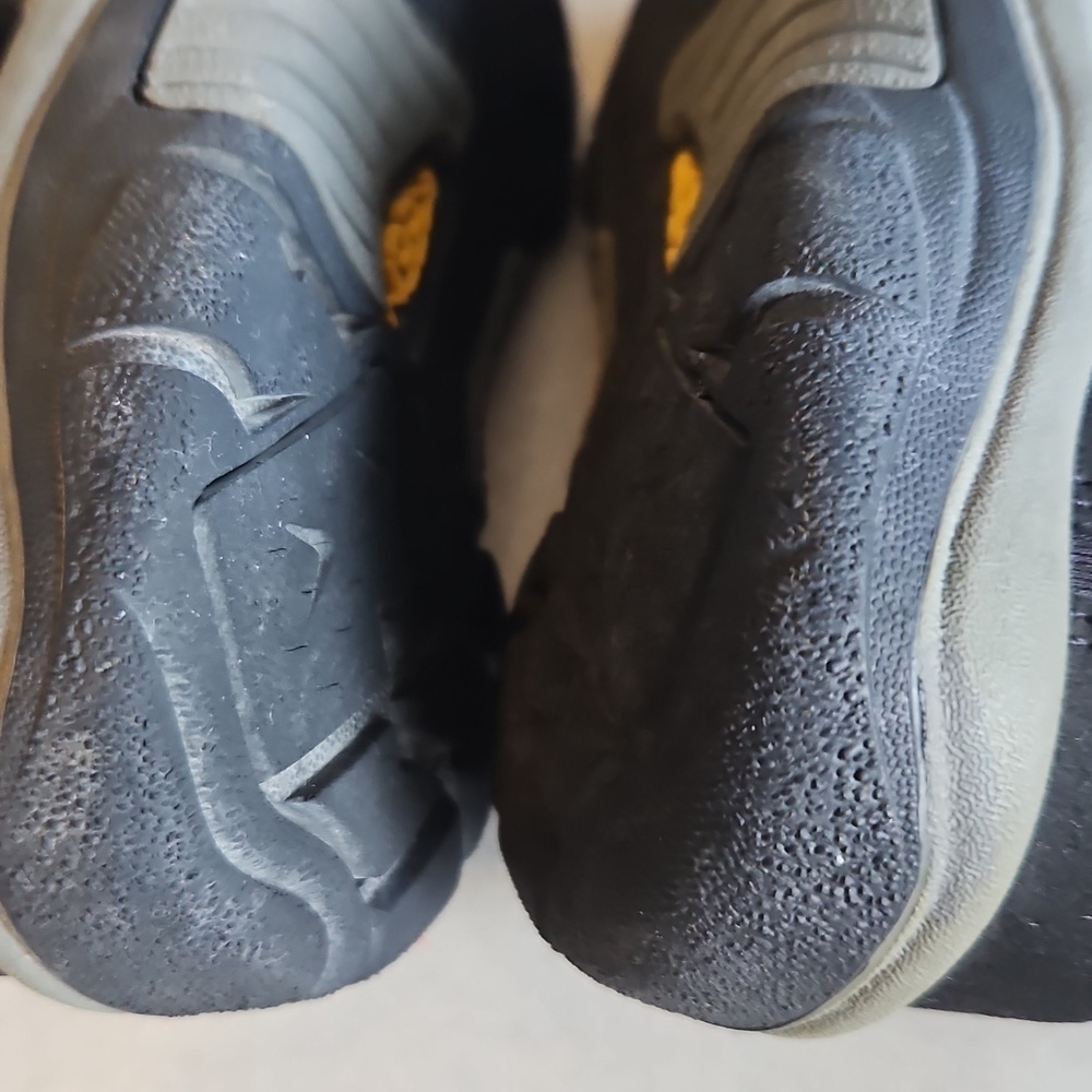 Keens Black And Grey Youth Sandals - Picture 8 of 14